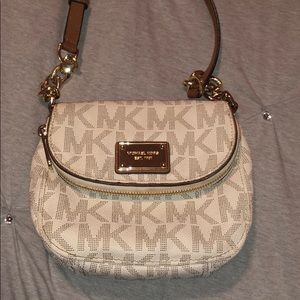 Micheal Kors crossbody purse
